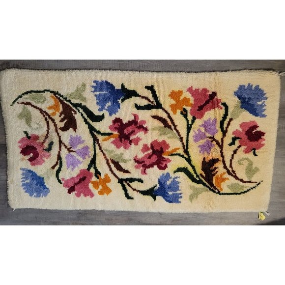 Vintage Handmade American Hooked Rug Wool ~ Flowers ~ Floral 67" x 36"